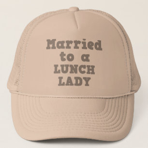 CASQUETTE MARIÉ À UNE DAME DE LA CAFÉTÉRIA