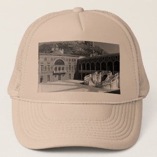 Casquette Monaco palace courtyard