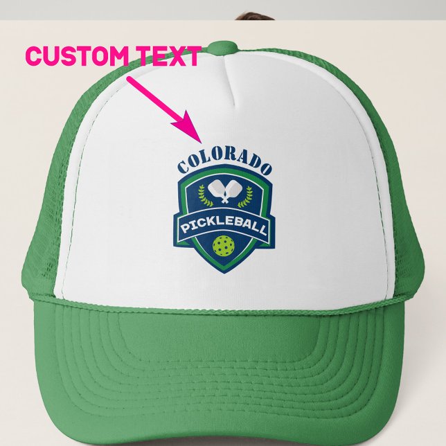 Casquette Pickleball de texte personnalisé (Pickleball Trucker hat with customizable text and navy - green pickleball emblem. Green pickleball)