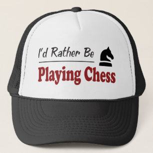 Casquette Plutôt joue aux échecs