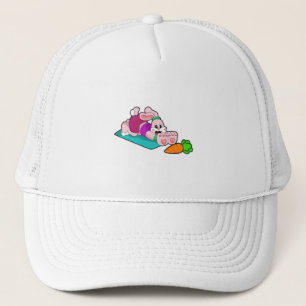 Casquette Rabbit avec carotte au Yoga sur tapis de Yoga
