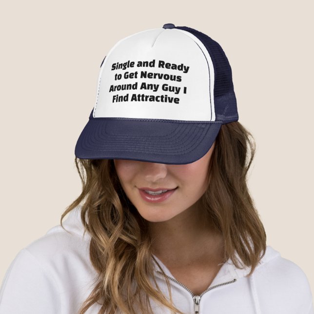 Casquette Simple et prêt à se faire nerveux autour de n'impo (En situation)