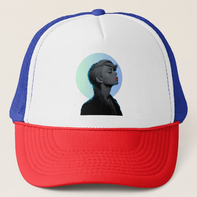 Casquette Stylish Woman in Monochromatic Portrait (Devant)