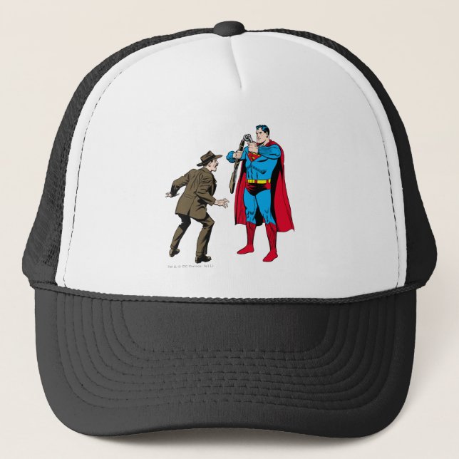 Casquette Superman plie une arme (Devant)
