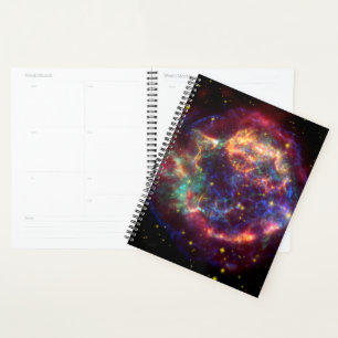 Cassiopeia A in vielen Farben Planer