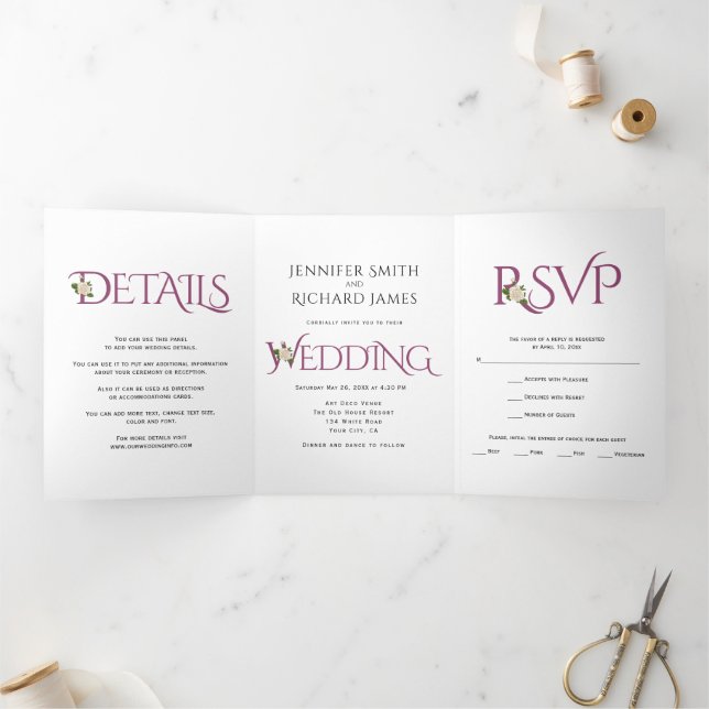 Cassis lila Ampersand mit weißer Rosenhochzeit Dreifach Gefaltete Einladung (Innenseite)