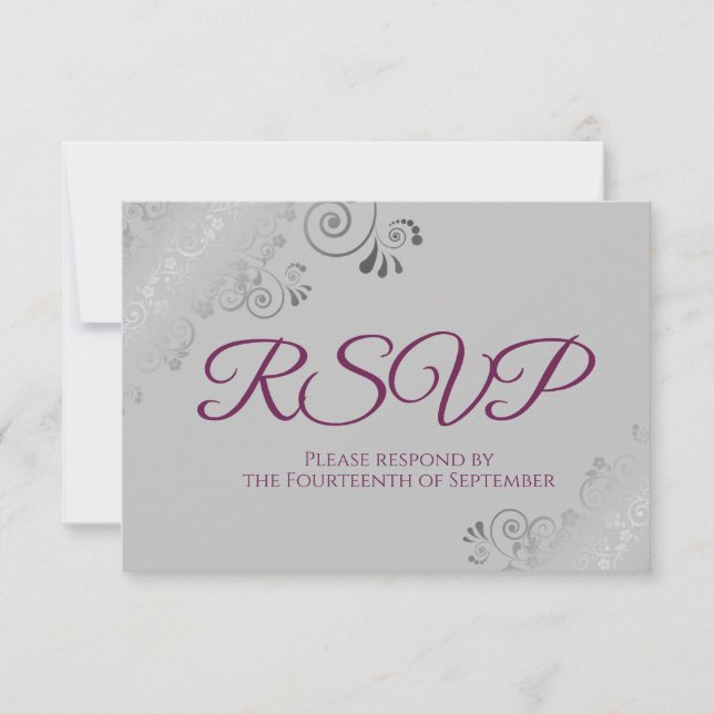 Cassis Lila auf Gray Elegante Silver Lace Wedding RSVP Karte (Vorderseite)