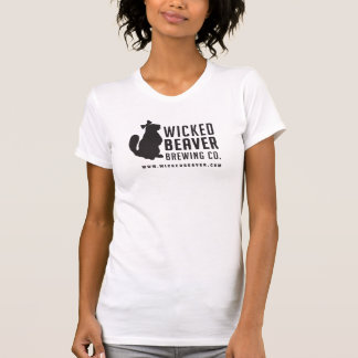 Castor mauvais brassant le T-shirt des femmes de
