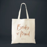 Casual Script | Chic Rose Gold Bridesmaid Geschenk Tragetasche<br><div class="desc">Diese stilvolle und schicke Geschenktasche aus Brautparty bietet moderne,  lässige Imitate Rose Goldskripttypografie,  die "Bridesmaid" sagt,  und ein trendiges,  mit einem Schreib versehenes Herz,  mit ihrem Namen in einem fett gedruckten Text. Das perfekte Hochzeitsgeschenk für Ihre gesamte Hochzeitsfeier.</div>