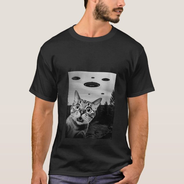 Cat Alien Invasion UFOs Funny Weidcore Ästhetik T-Shirt (Vorderseite)