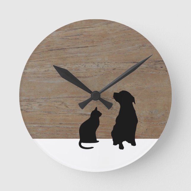 Cat and dog illustration silhouettes on wood runde wanduhr (Vorderseite)
