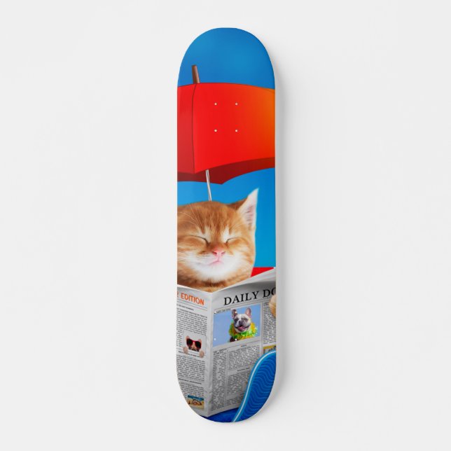 Cat at the Beach Reads Newspapier Skateboard (Vorne)