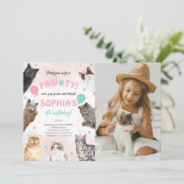 Cat Birthday Pawty Foto Einladung (Stehend Vorderseite)