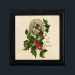 Cat Christmas Merry Holly Kitty Antique Art Erinnerungskiste<br><div class="desc">Ein sehr fröhliches Kätzchen Weihnachten! Diese süße kleine Katze stammt aus dem 18. Jahrhundert und schaut durch einen Spritzguss festlicher Weihnachtslieder-Blätter nach draußen.</div>