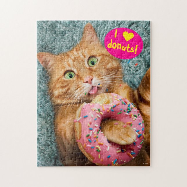 Cat Eating Donut (Vertikal)