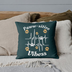 Cat Paws Vibes Cuddles auf Niedlichem, modernem, s Kissen