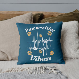 Cat Paws Vibes Cuddles auf Niedlichem, modernen, s Kissen