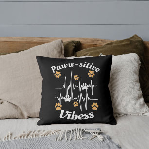 Cat Paws Vibes Cuddles auf Niedlichem, modernen, s Kissen