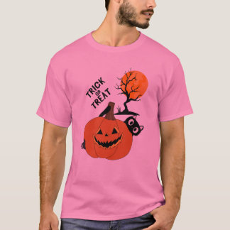 Cat Playing mit einem Pumpkin - Trick oder Treten T-Shirt