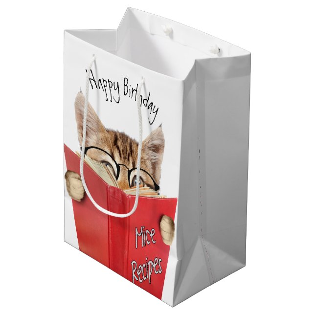 Cat Reading Red Book Mittlere Geschenktüte (Vorderseite Schrägansicht)
