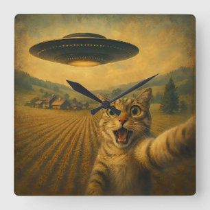 Cat Selfie mit Alien UFO Funny Cat Geschenke Quadratische Wanduhr