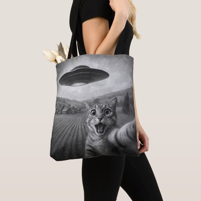 Cat Selfie mit Alien UFO Funny Cat Geschenke Tasche (Von Nahem)