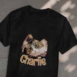 Cat Shape Modern Simple Custom Pet Chat Foto Name T-Shirt<br><div class="desc">Dieses einfache und klassische Design besteht aus Serifentypografie und fügt ein benutzerdefiniertes Foto hinzu.</div>