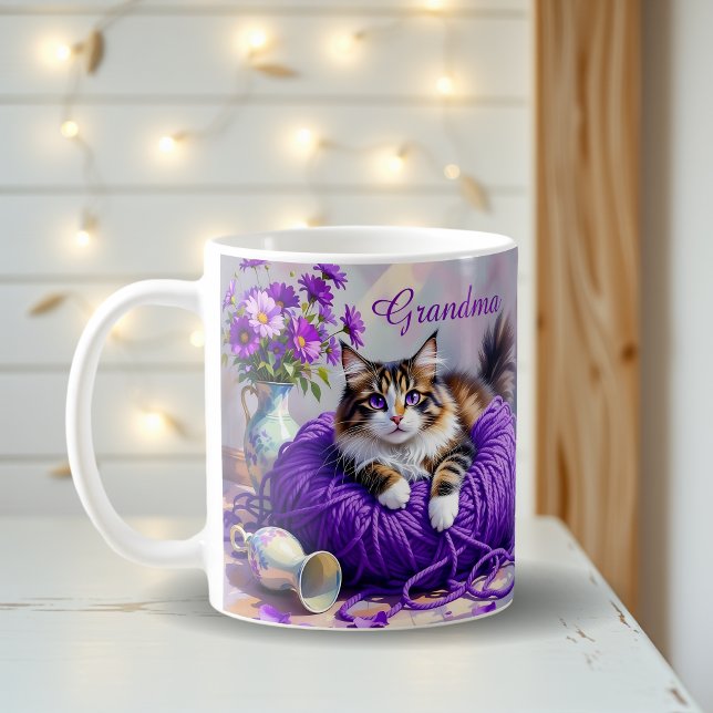 Cat with Purple Eyes in Purple Yarn and Flowers Kaffeetasse (Von Creator hochgeladen)