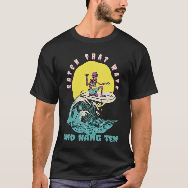 Catch That Wave & Hang Ten  Retro Surfer Present T-Shirt (Vorderseite)