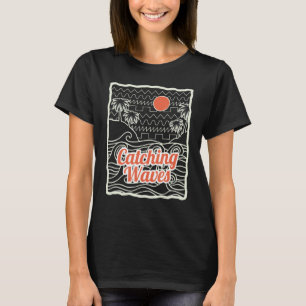 Catching Waves Retro Synthwave Wellenform 80er Syn T-Shirt