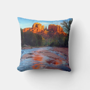 Cathedral Rock spiegelt sich bei Sonnenuntergang i Kissen