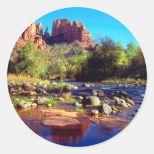 Cathedral Rock spiegelt sich in Oak Creek Runder Aufkleber