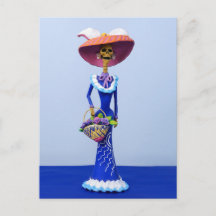 Catrina in einem blauen Kleid und Pink Hat Postkar