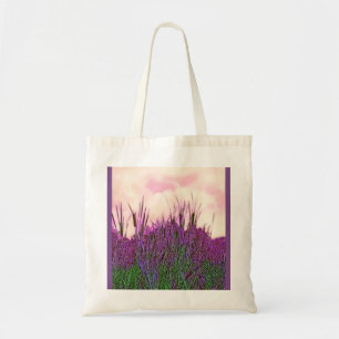 Cattails mit drastischem rosa Himmel und lila Tragetasche