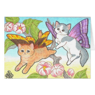 Catterflies au printemps jouant la carte vierge de