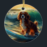 Cavalier King Beach Surfmalerei Keramik Ornament<br><div class="desc">Tauchen Sie ein in die spielerische Welt des Kaninchen-Abenteuers mit diesem faszinierenden Bild. Ein gepflegter Hund geht zu den Wellen und reitet geschickt auf einem sonnengeküssten Strand. Das lebendige Kunstwerk vereint wunderbar das Wesentliche der Erregung am Strand, während der Hund furchtlos auf den Wellen reitet und den Geist von Spaß...</div>