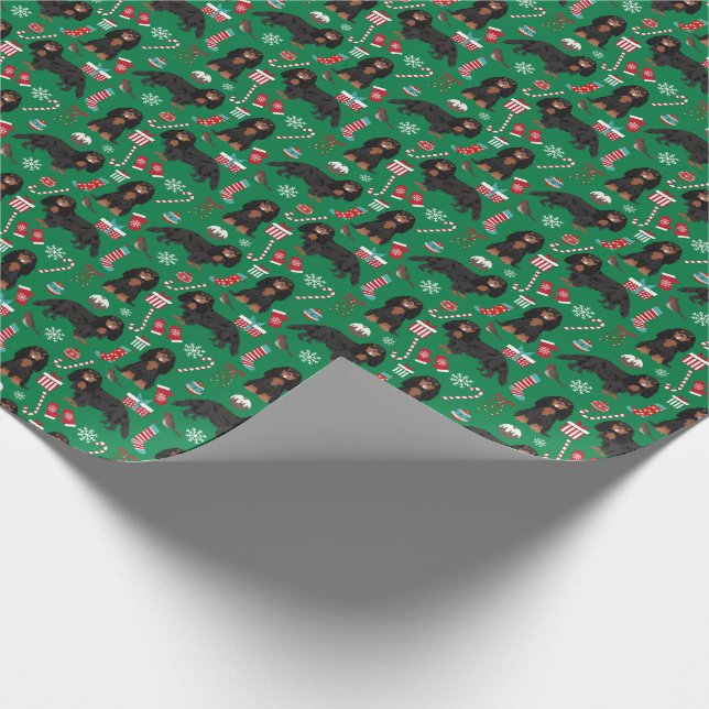 Cavalier King Charles Black und Tan Weihnachten Geschenkpapier (Ecke)