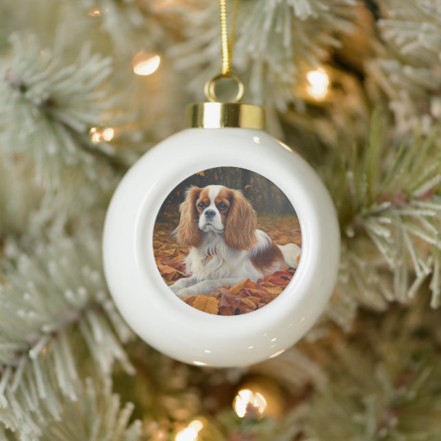 Cavalier King im Herbst Leaves Fall Inspiriert Keramik Kugel-Ornament (Baum)