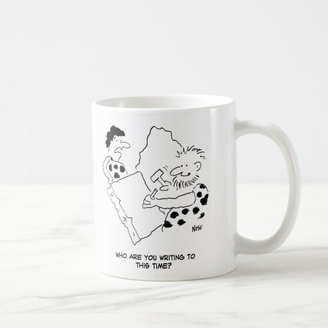 Caveman schreibt einen Letter-Cartoon Kaffeetasse (Rechts)