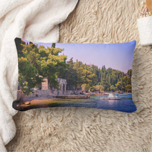 Cavtat, Kroatien Sicht auf den Strand Lendenkissen