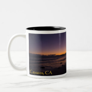 Cayucos, CA-Strand-Sonnenuntergang-Tasse Zweifarbige Tasse