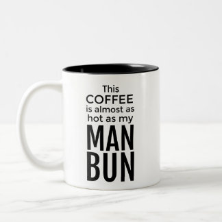 Ce café est presque aussi chaud que ma tasse de
