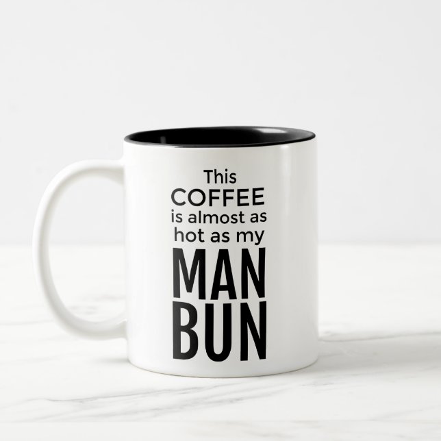 Ce café est presque aussi chaud que ma tasse de (Gauche)