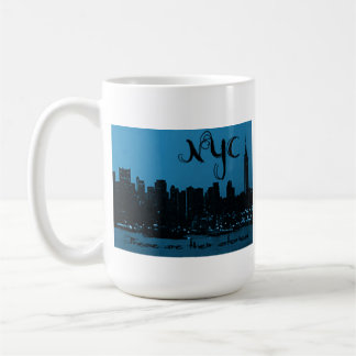 Ce sont leur tasse NYC d'histoires