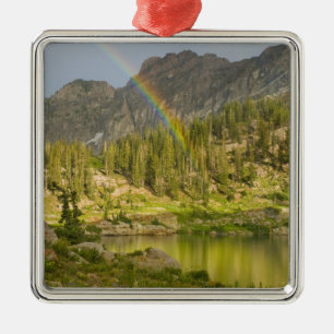 Cecret Lake mit Regenbogen über dem Devil's Castle Silbernes Ornament