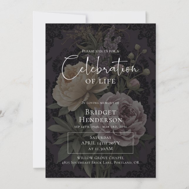 Celebration of Life Dark Moody Floral Funeral Einladung (Vorderseite)