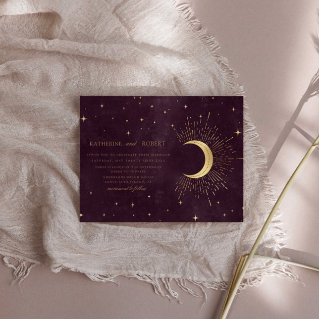 Celestial Burgundy Gold Moon and Stars Wedding Einladung (Von Creator hochgeladen)