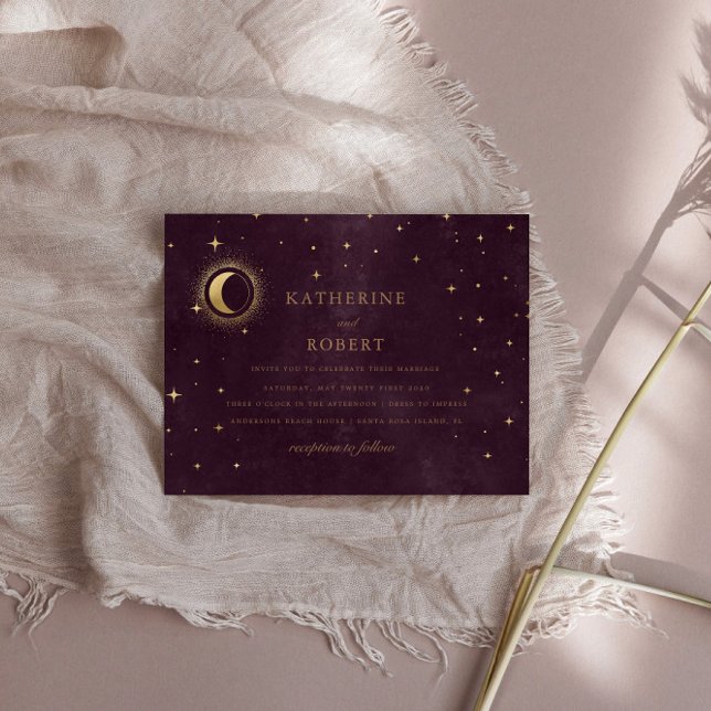 Celestial Burgundy Gold Moon and Stars Wedding Einladung (Von Creator hochgeladen)