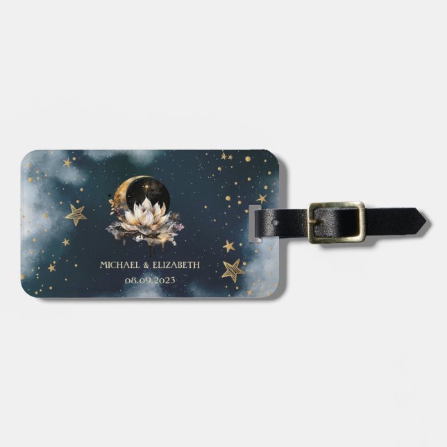 Celestial Gold Sun, Moon, Stars Lotus Night Sky Gepäckanhänger (Vorderseite horizontal)