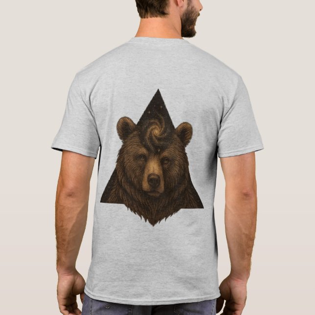 CELESTIAL INSTINCT – The Bear Who Holds the Stars T-Shirt (Rückseite)